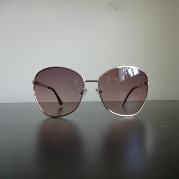 💜2/$25💜 NEW Gold Sunglasses - Picture 1 of 7